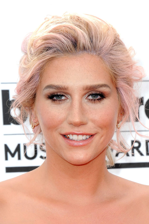 Kesha mit Make-up