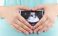 Krass: Mädchen täuscht Schwangerschaft vor