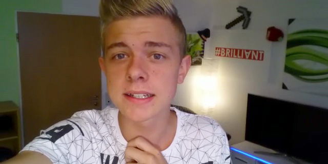 Grüße von YouTube-Hottie Jonas von UFONETV