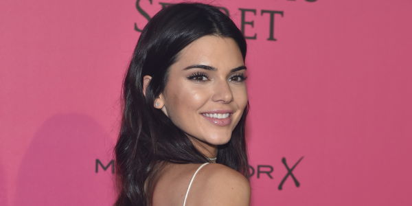 Kendall Jenners schräger Diättrick: Pinke Wandfarbe!