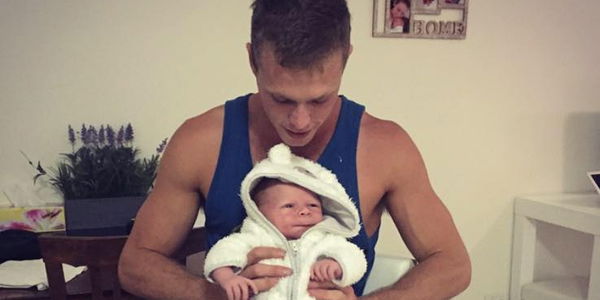Tommy Connolly: 23-jähriger Australier wurde Vater und Opa zugleich