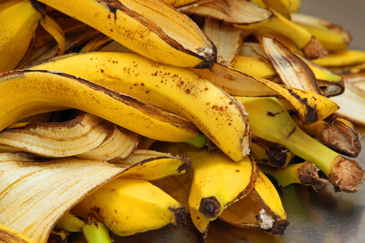 Bananenschalen bleachen die Zähne