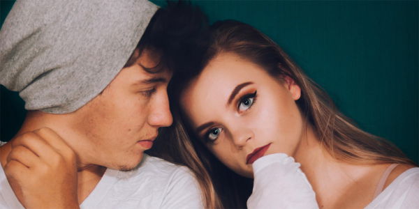 Jungs ansprechen: 10 Tipps für schüchterne Mädchen