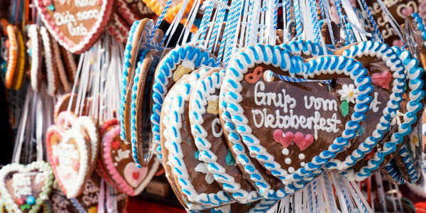 Sneaker zum Dirndl: Ist das erlaubt?
