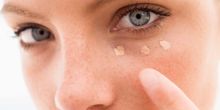Concealer auftragen: Mit diesen Hacks machst Du nichts mehr falsch!