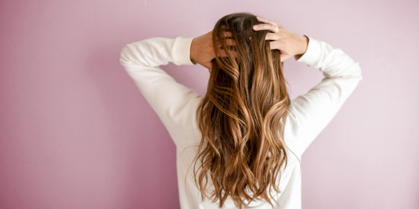 6 Frisuren, die Jungs an Mädchen heimlich hassen