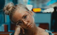 Brillen-Make-up: Beautyprobleme, die nur Brillenträgerinnen kennen