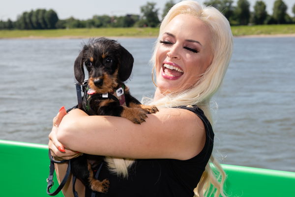 Daniela Katzenberger: Sie eröffnet die erste schwimmende Hundewiese der Welt