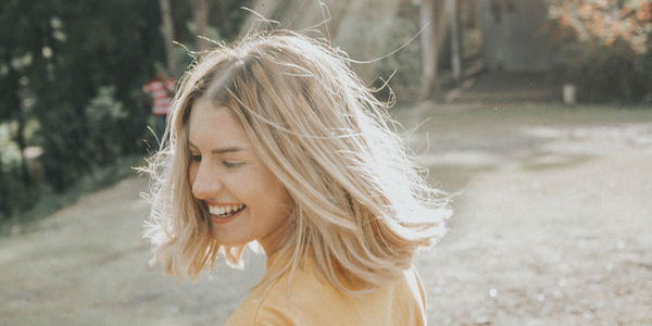 Haare natürlich aufhellen: mit diesen Hausmitteln klappt es!