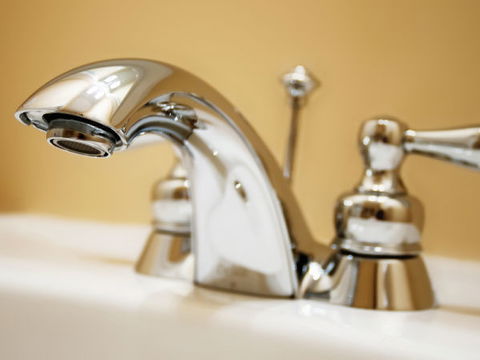 Mit diesem Waschbecken-Trick schlafen Sie blitzschnell ein