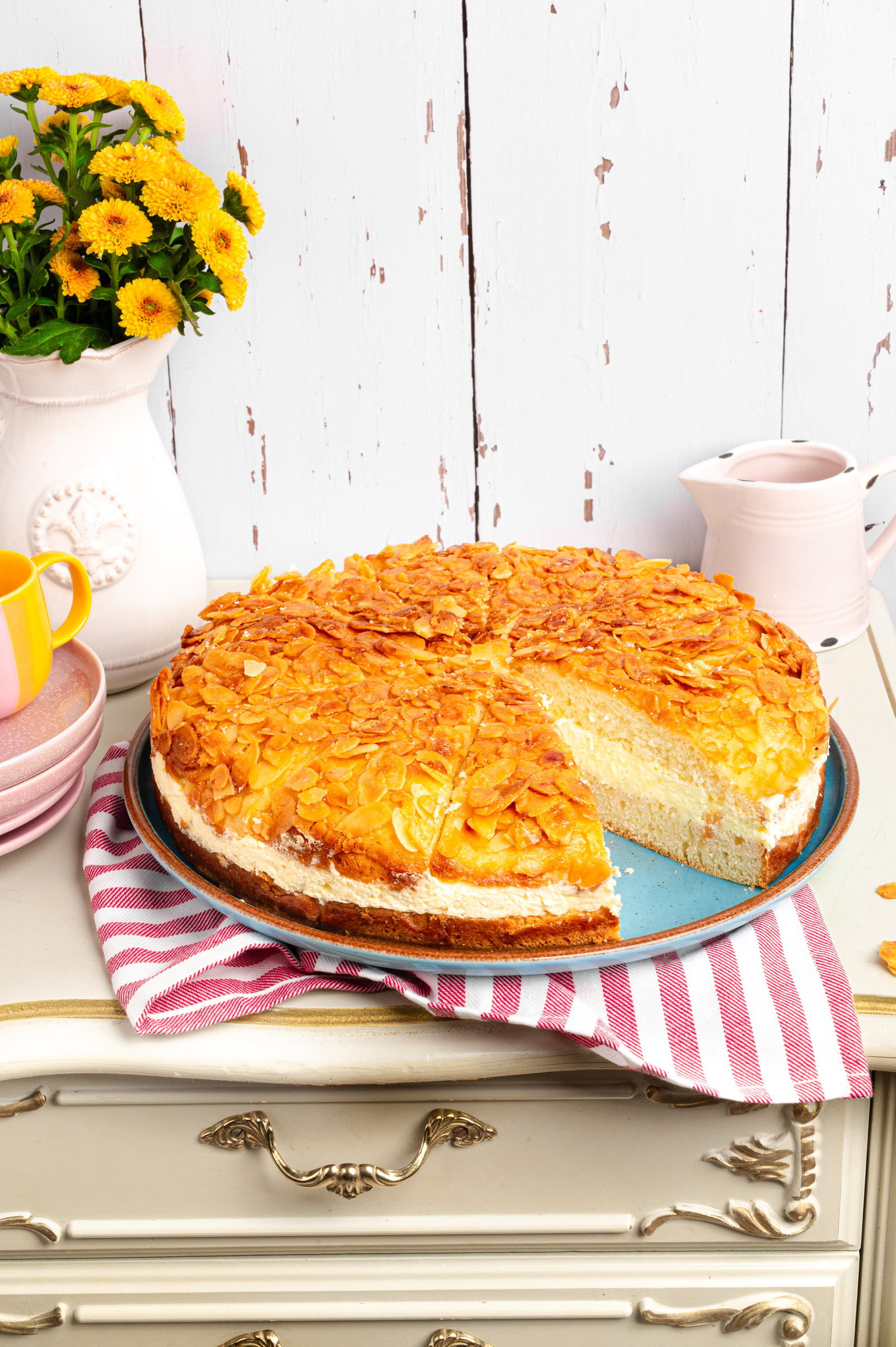 Muttertag-Edition: Dieser fluffige Bienenstich ist Mamas absoluter Lieblingskuchen