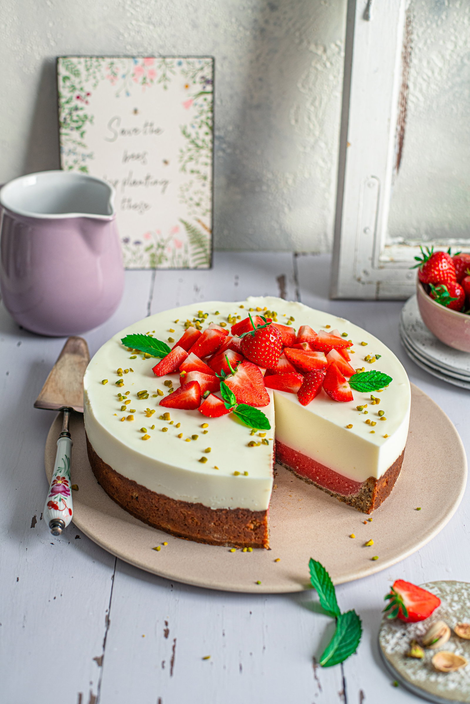 Diese leichte Erdbeer-Joghurt-Torte schmeckt wie vom Konditor