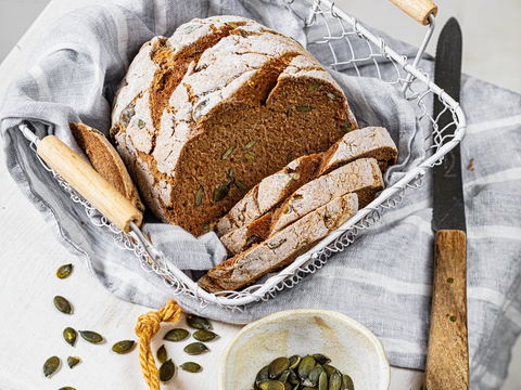 Glutenfreies Kürbiskernbrot: Dieses Backrezept werden Sie lieben