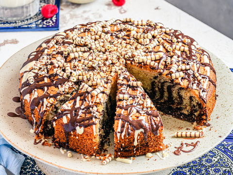 Vergessen Sie trockenen Rührkuchen: Dieser Zebra-Marmorkuchen bleibt tagelang saftig