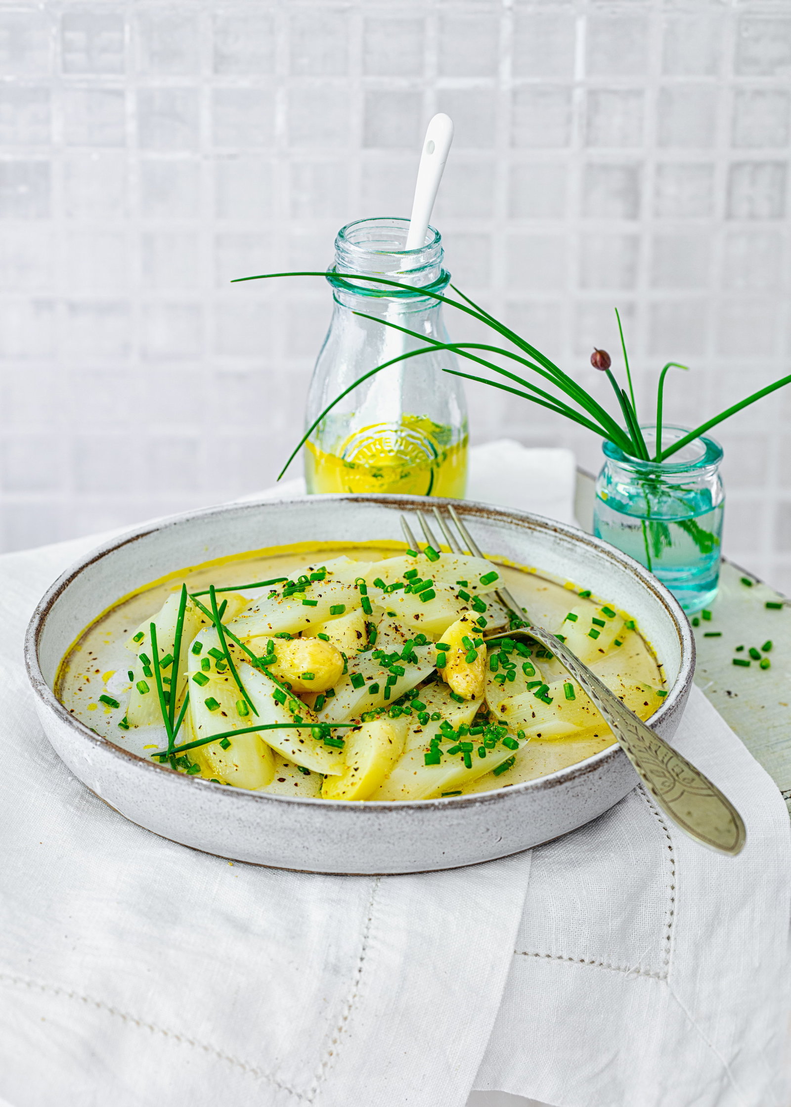 Abnehmen mit Genuss: Dieser Low-Carb-Spargelsalat ist das perfekte leichte Abendessen