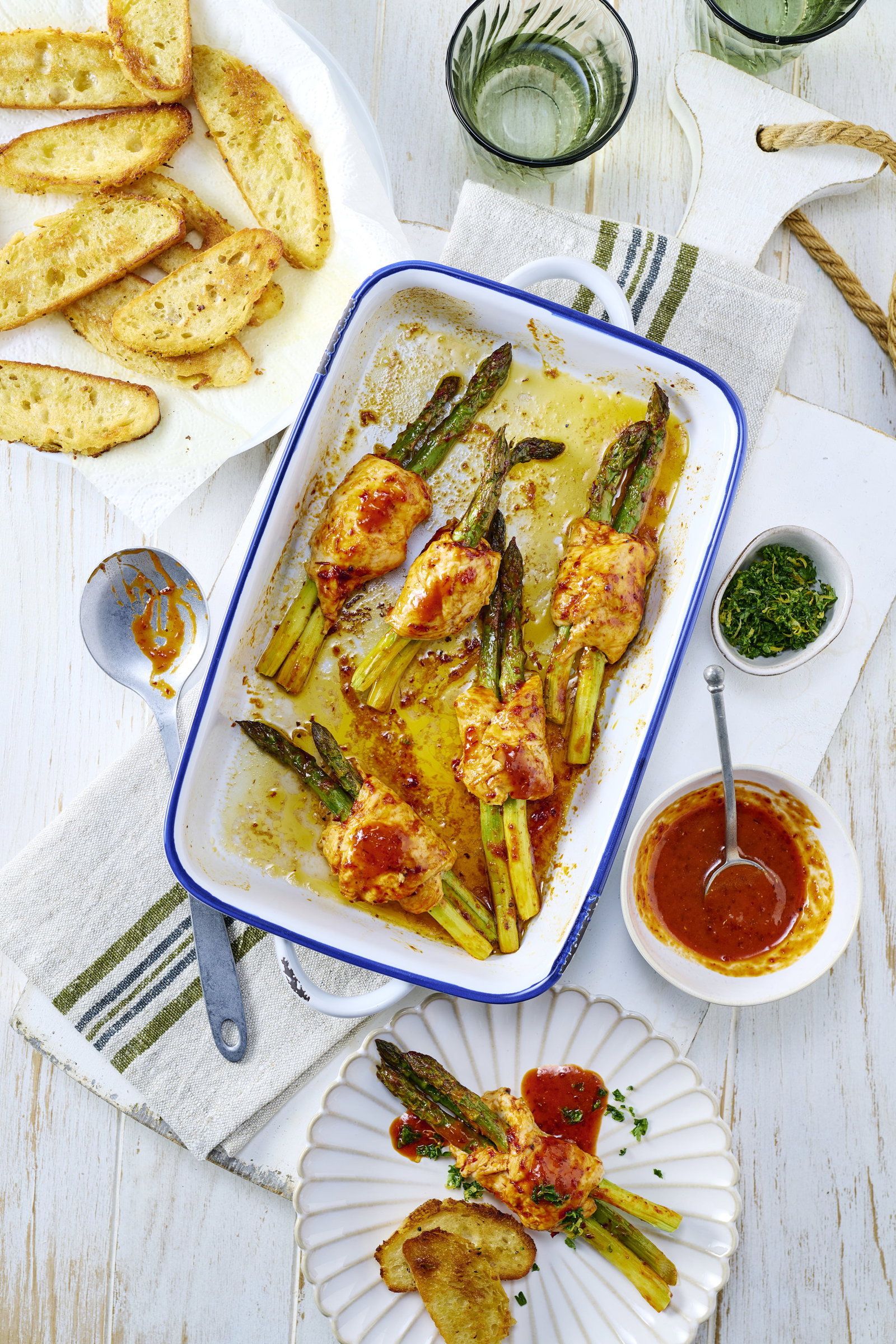 Spargel-Blitzrezept: Low Carb genießen nach nur 20 Minuten im Ofen!