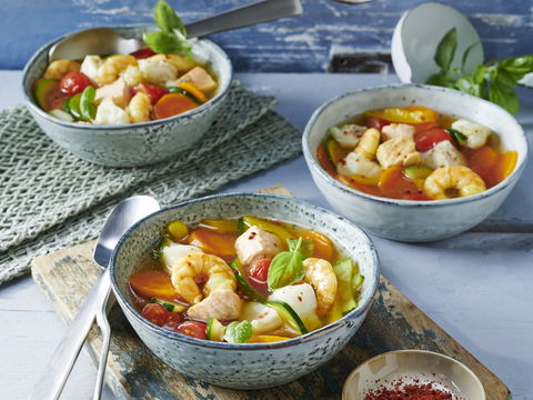 Leicht & bekömmlich: Geniale 25-Minuten-Fischsuppe mit buntem Gemüse für heiße Tage