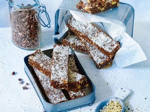 Clean Eating Trend: Schnelle Schokoriegel ohne Backen aus dem Mixer