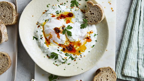 Proteine ohne Schwere: Warum dieses Eier-Joghurt-Frühstück die perfekte Basis für heiße Tage ist