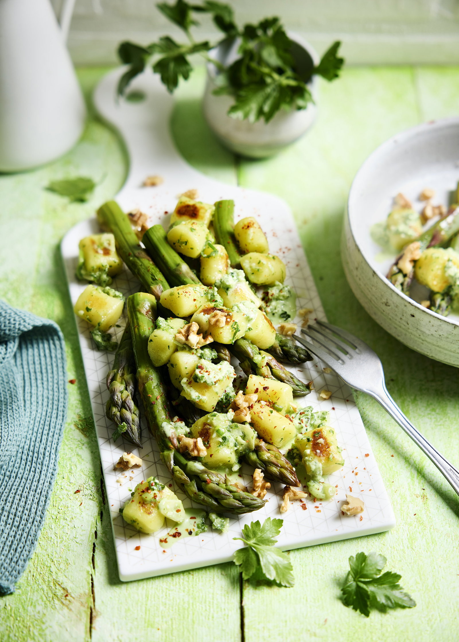 Schnelles Pfannen-Rezept: So gelingen Gnocchi mit gesundem Ofenspargel